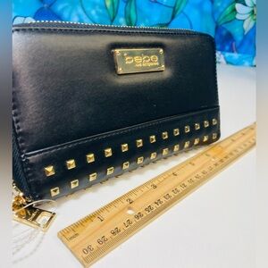 NWOT bebe Los Angeles Brooklyn Zip-Around Black Wallet Faux Leather Golden Studs